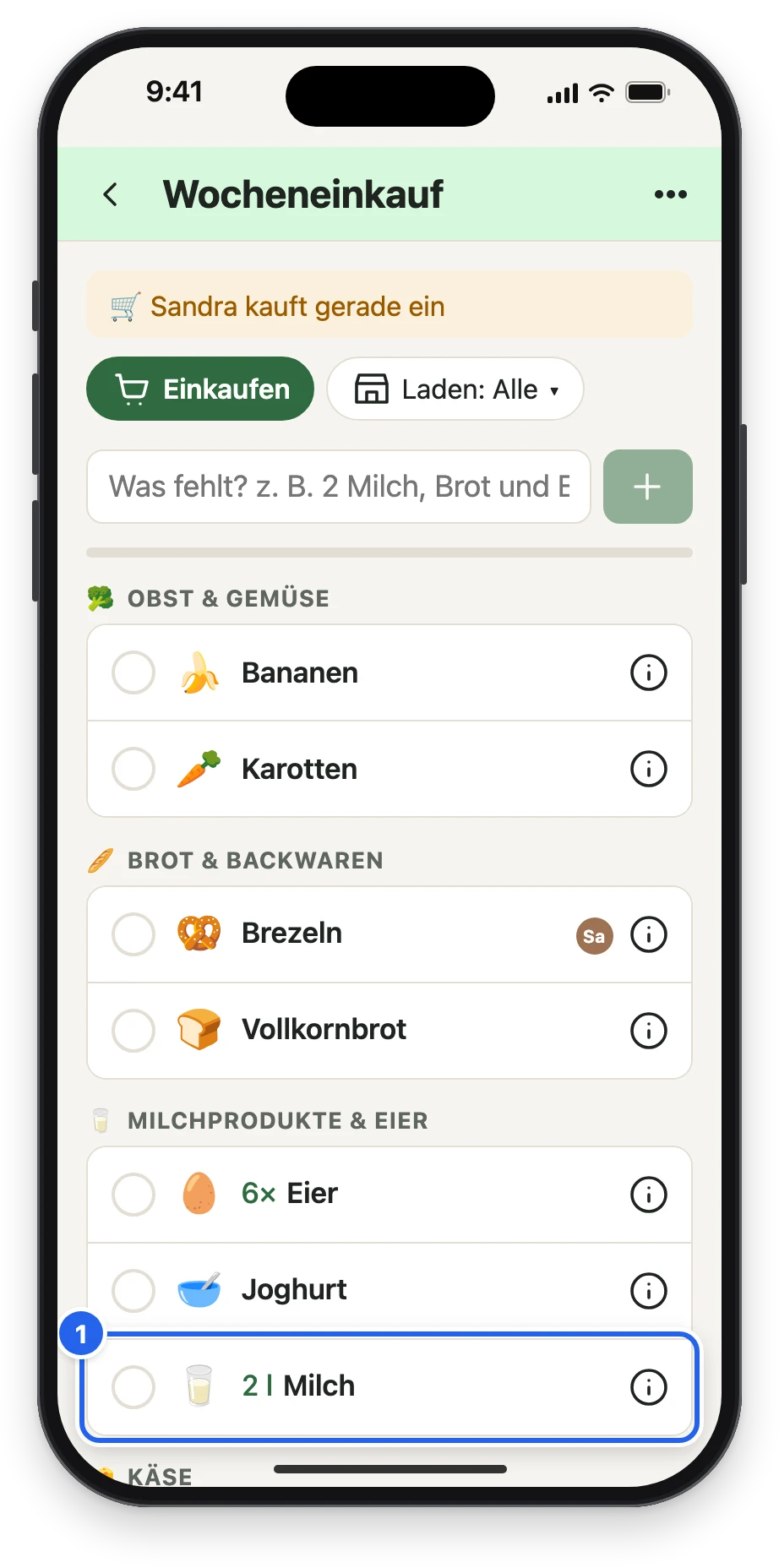 Tobias' Liste mit 2 l Milch, oben Sandra kauft gerade ein